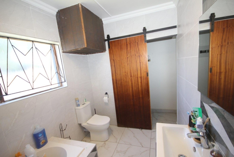 4 Bedroom Property for Sale in Sunnyridge Eastern Cape